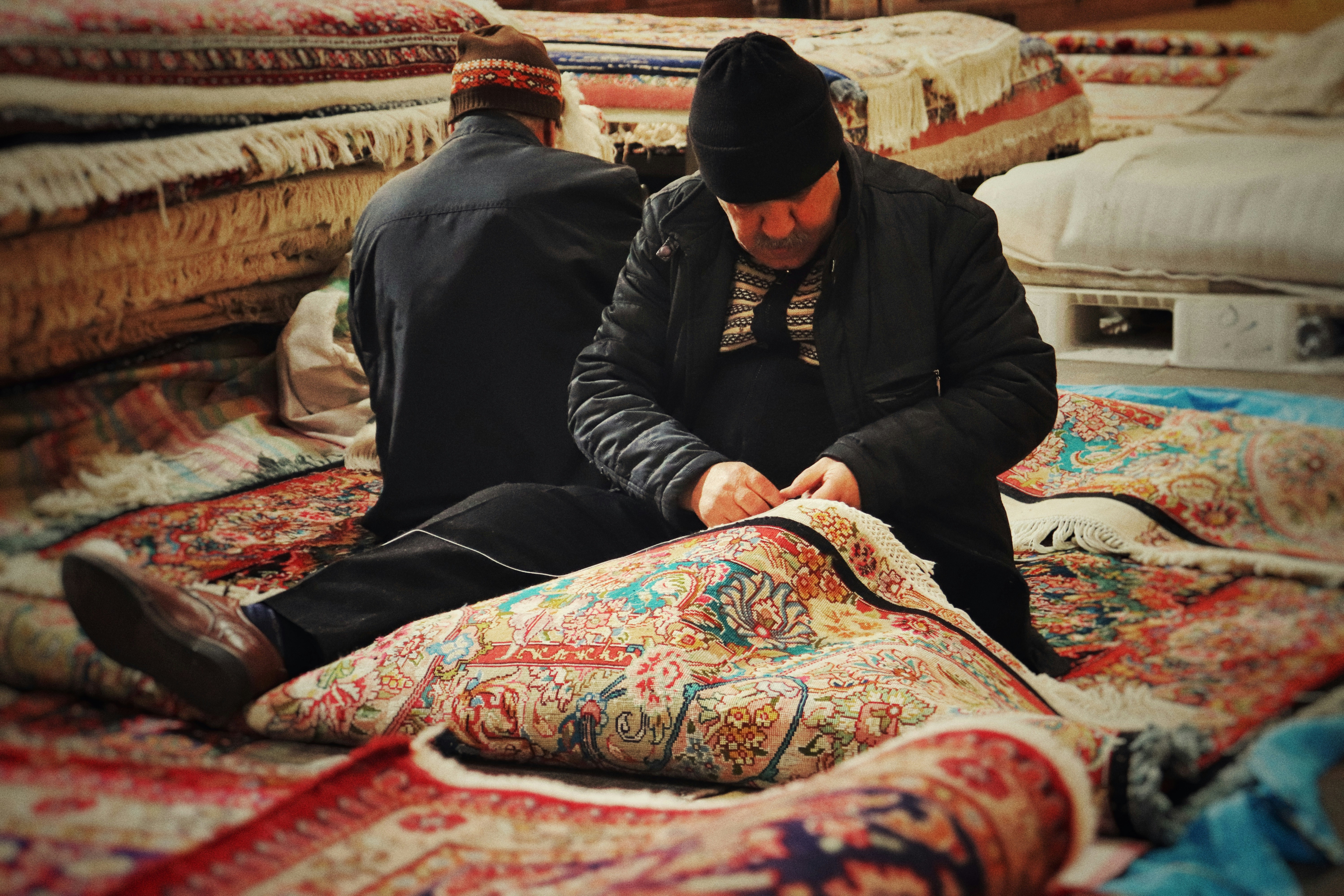 UNS artisans — hand-knotting craft, made in Pakistan