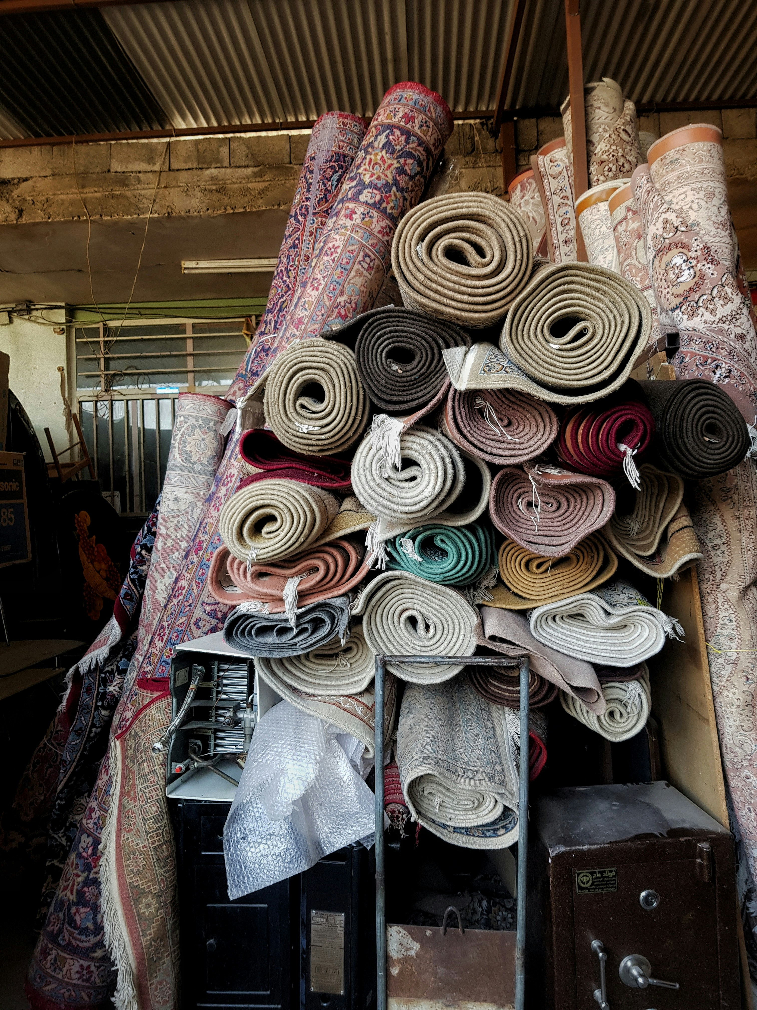 UNS — rug warehouse, made in Pakistan
